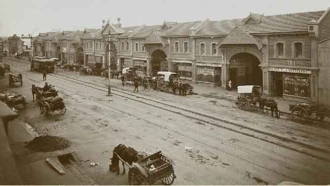 Grenfell St, outside the East End Market entrance in 1911. Picture: State Library of SA