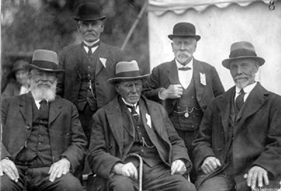  Five members of the East End Market Co Ltd  -  1923
