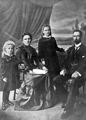 Photo Thomas, Phoebe, Banks with daughters Olive and Phyllis