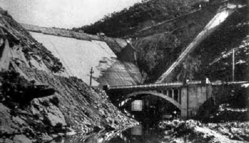 Photo Batchelor's Bridge, during the construction of the Kangaroo Creek Dam
